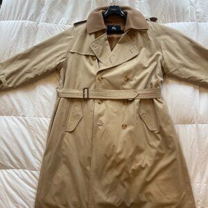 Burberry Trench Coat w/ detachable wool lining and collar